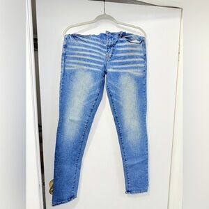 Arizona Jean Company Light Blue Skinny Jeans